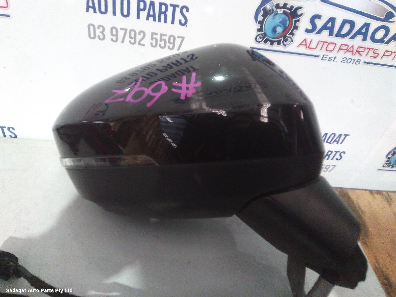 Nissan Juke Right Door Mirror