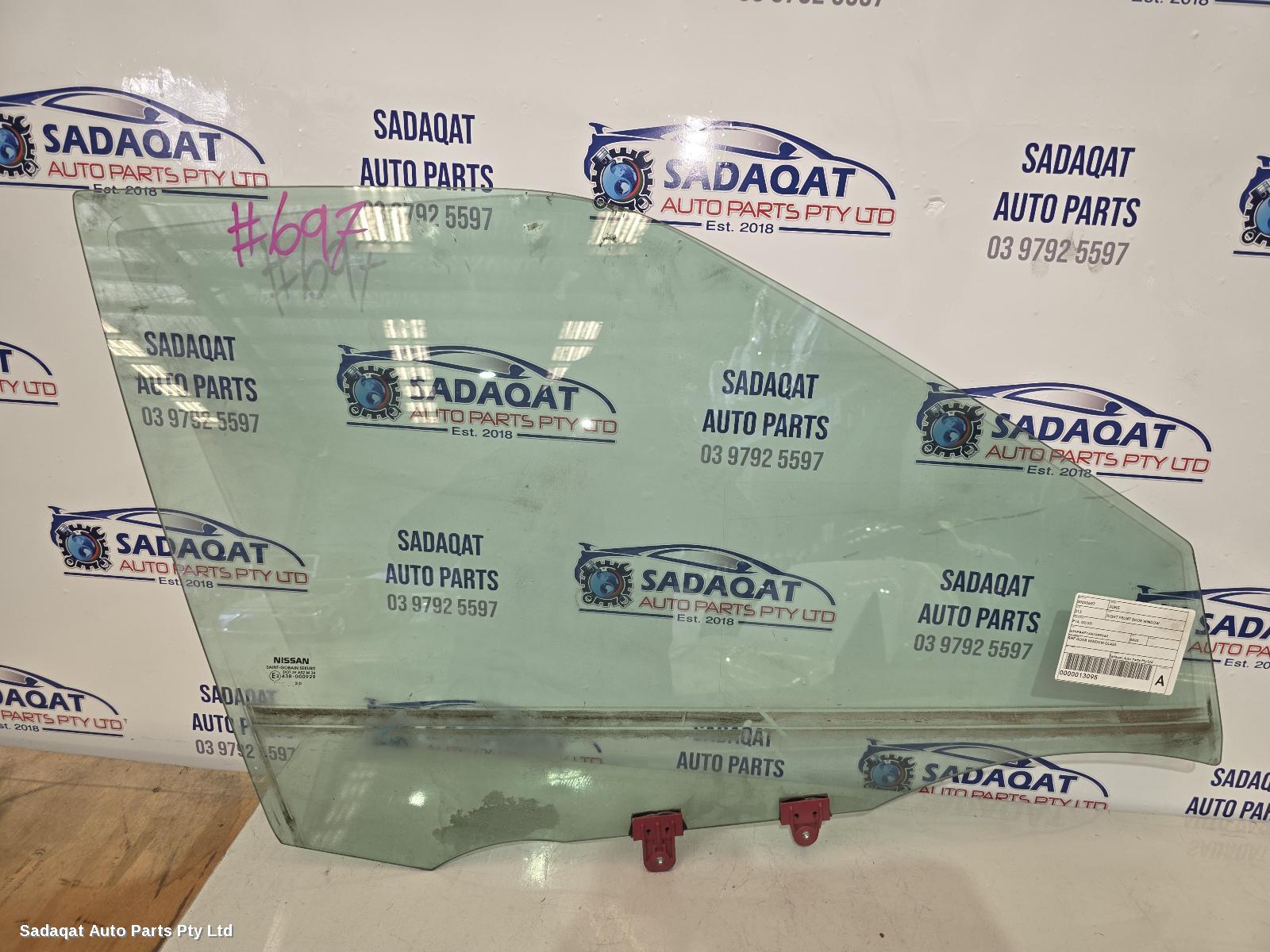 Nissan Juke Right Front Door Window