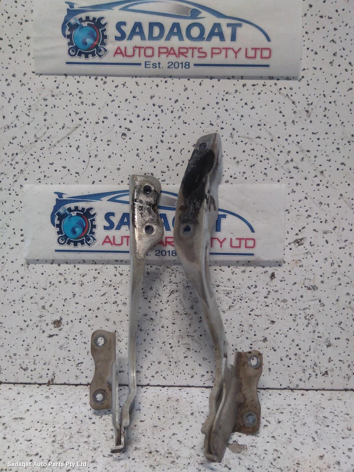 Suzuki Swift Bonnet Hinge/strut