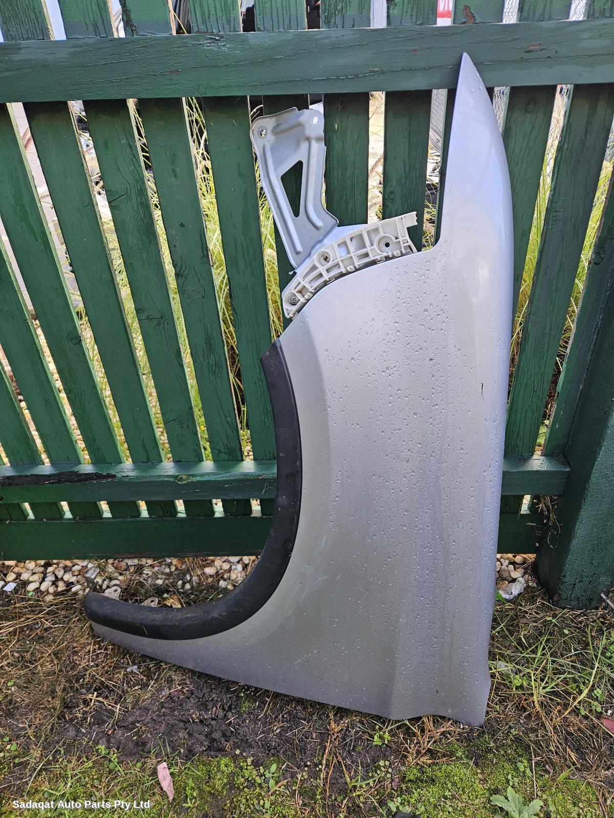 Mitsubishi Outlander Left Guard