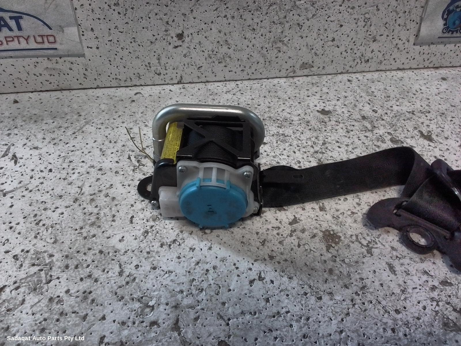 Toyota Yaris Seatbelt/stalk