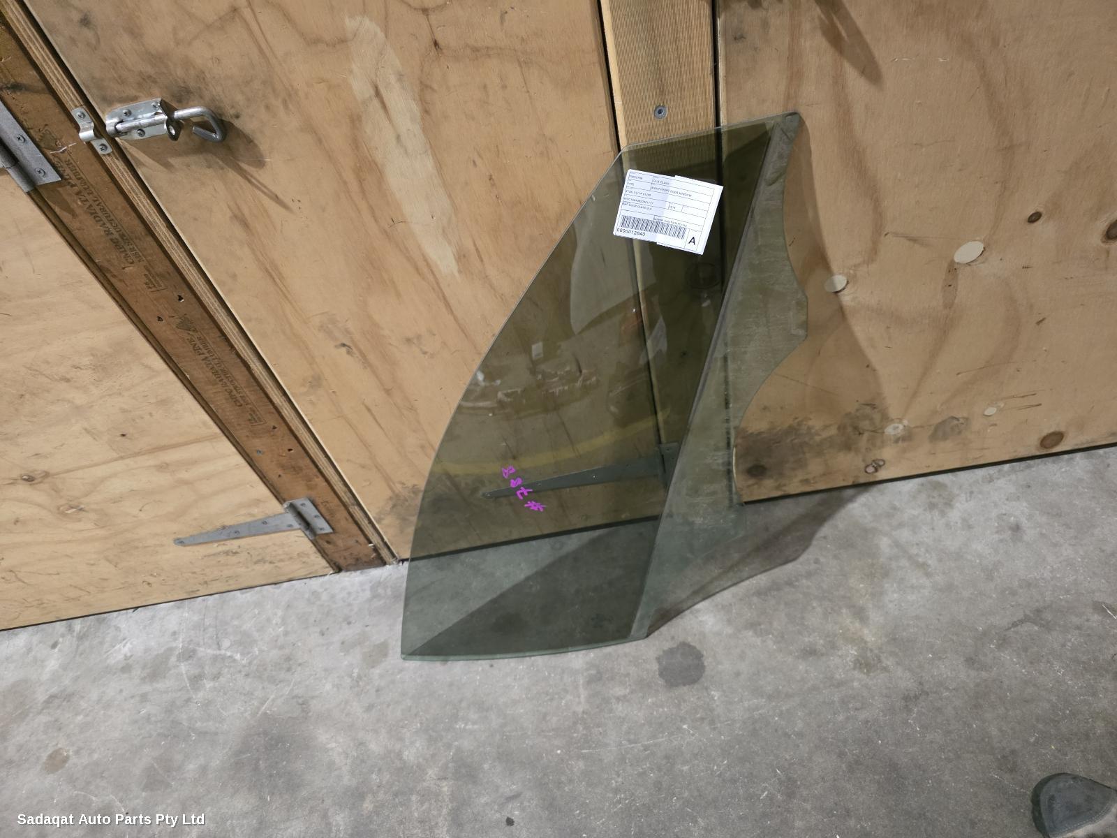 Mercedes Gla Class Right Front Door Window