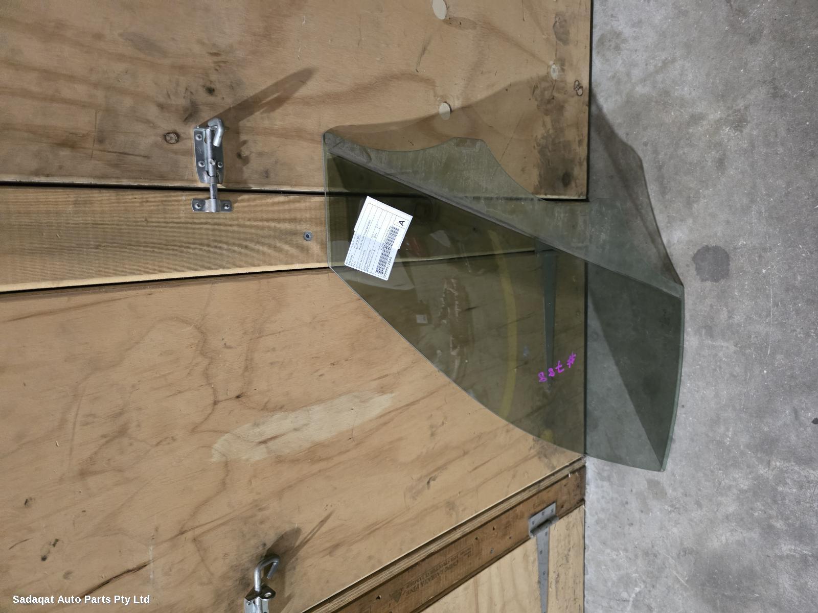 Mercedes Gla Class Right Front Door Window