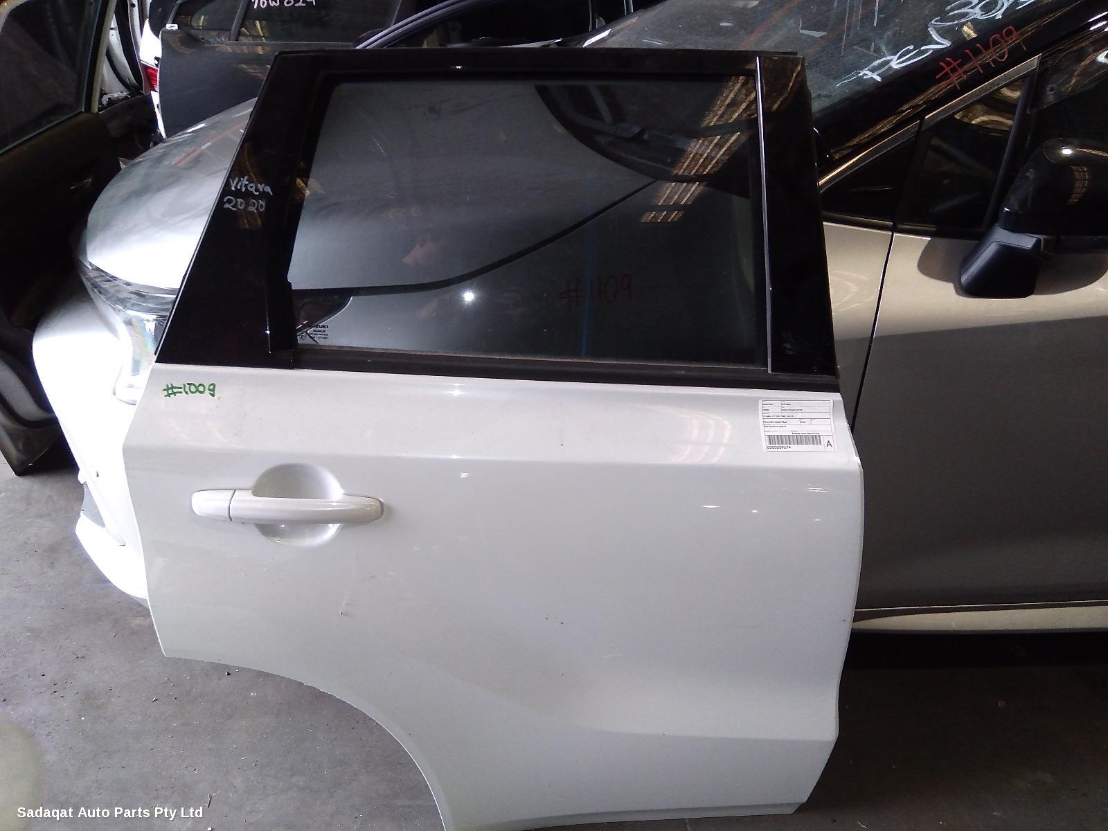 Suzuki Vitara Right_rear_door_sliding