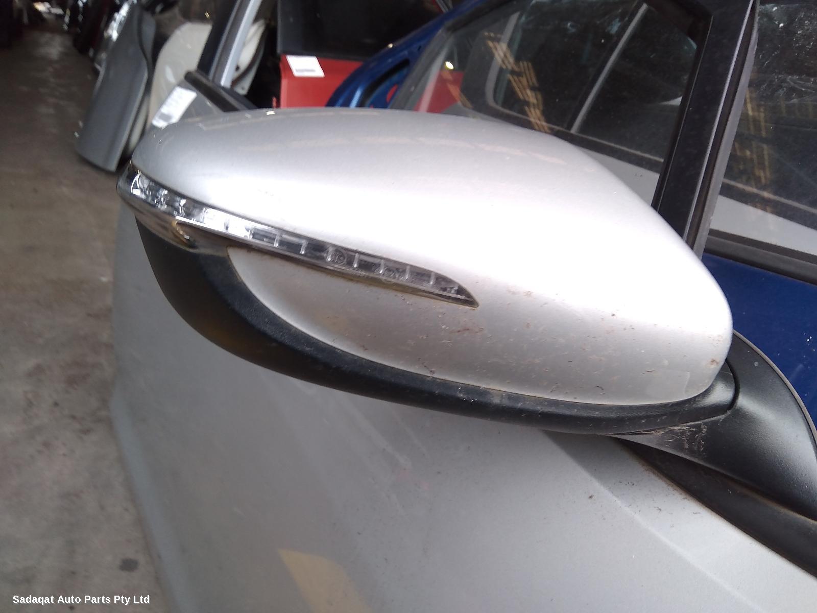Kia Cerato Right Door Mirror