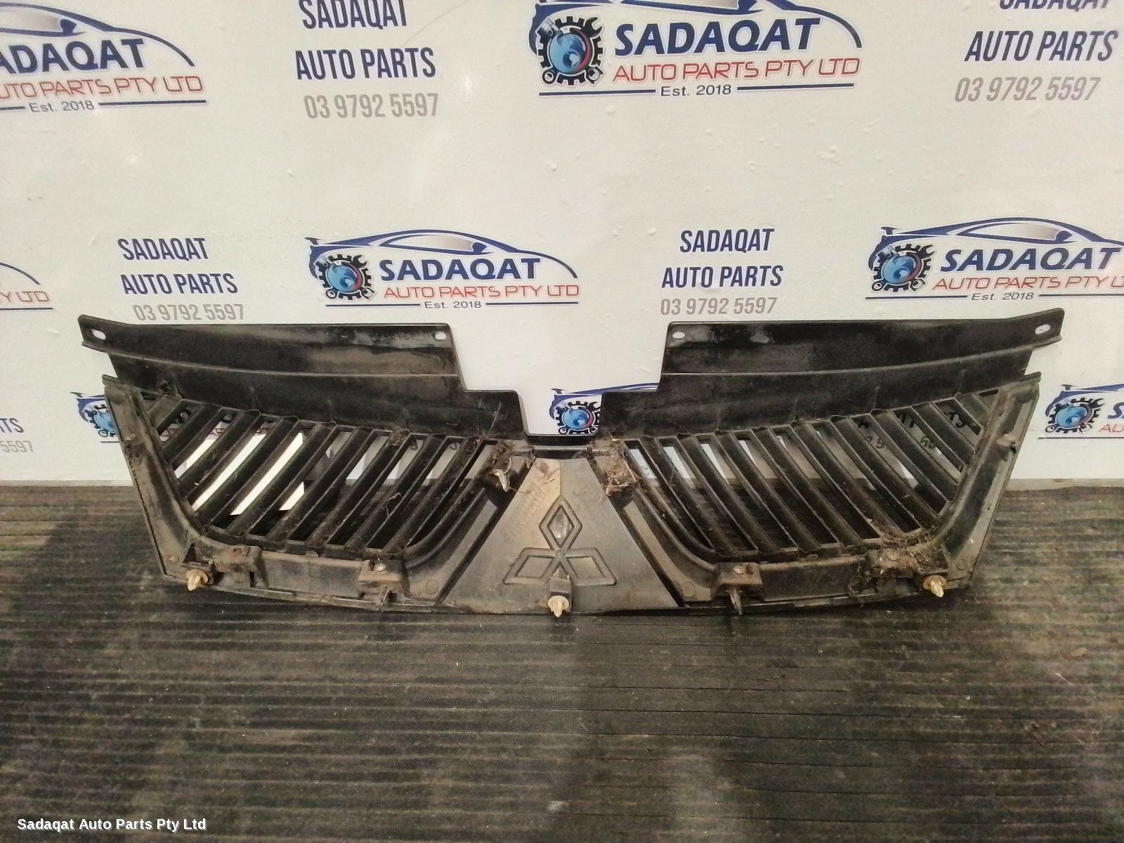 Mitsubishi Outlander Grille