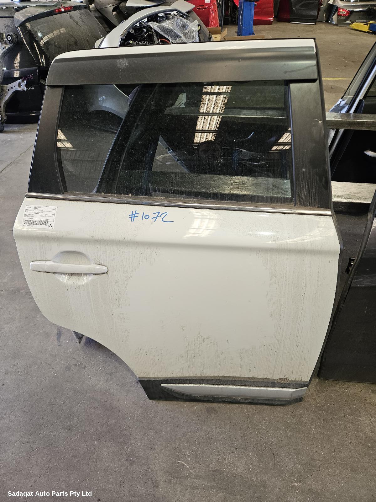 Mitsubishi Outlander Right_rear_door_sliding