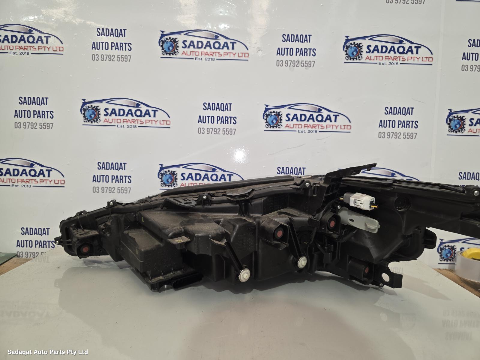 Lexus Es Series (13-) Right Headlamp