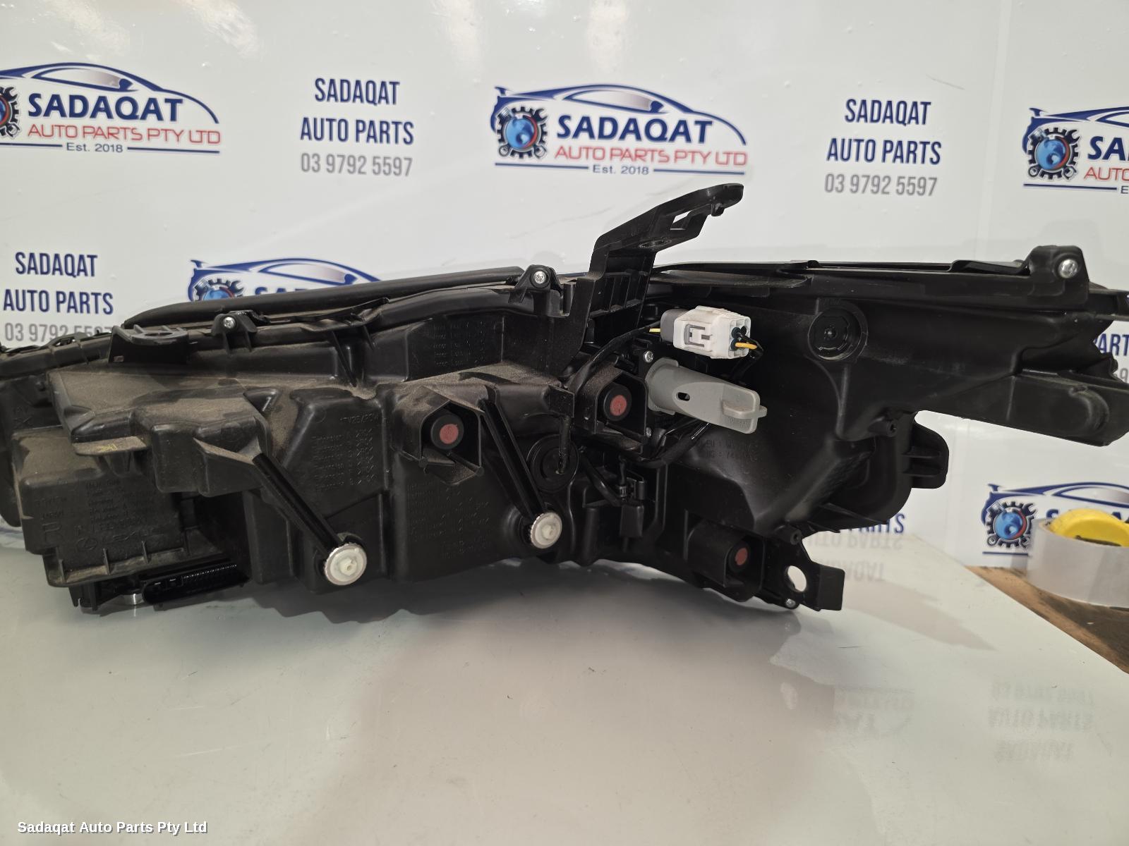 Lexus Es Series (13-) Right Headlamp