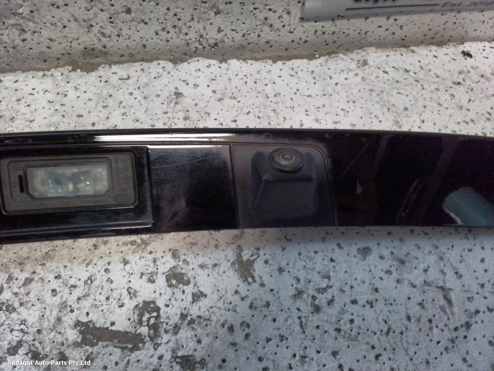 Land Rover Discovery Rear Garnish