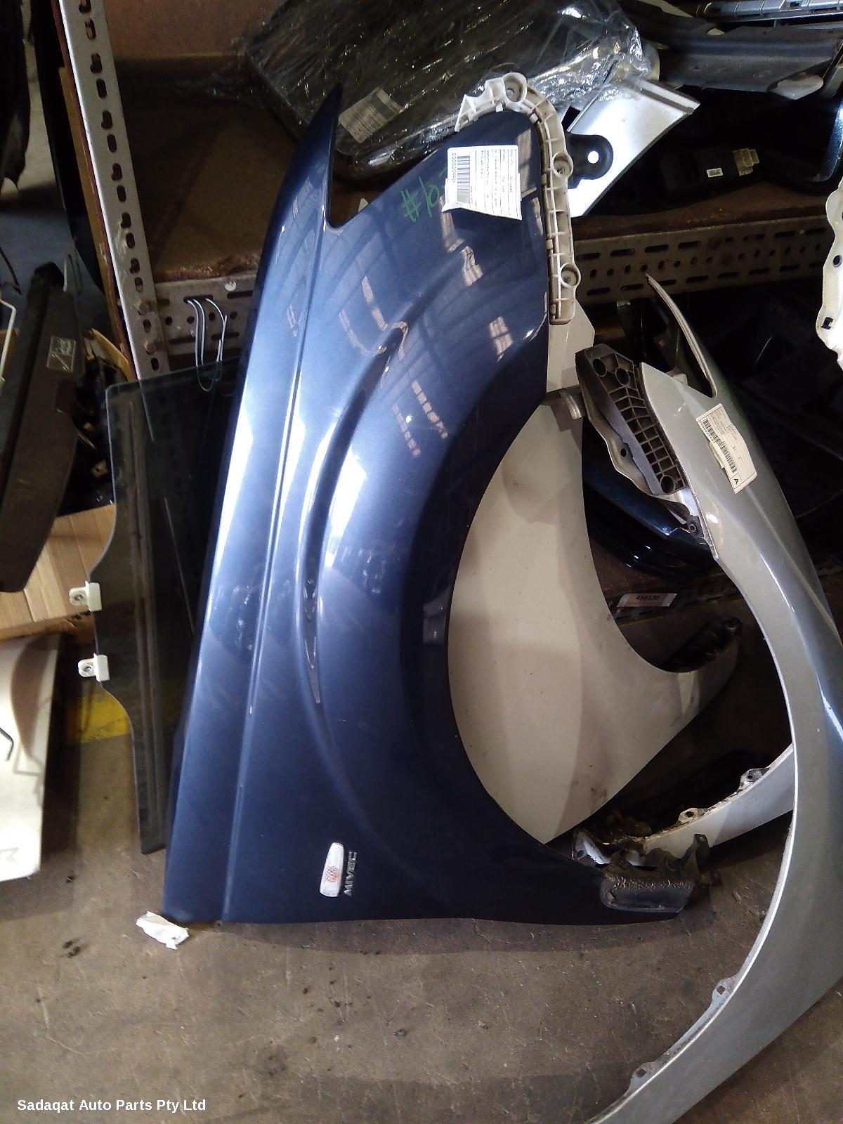 Mitsubishi Outlander Right Guard