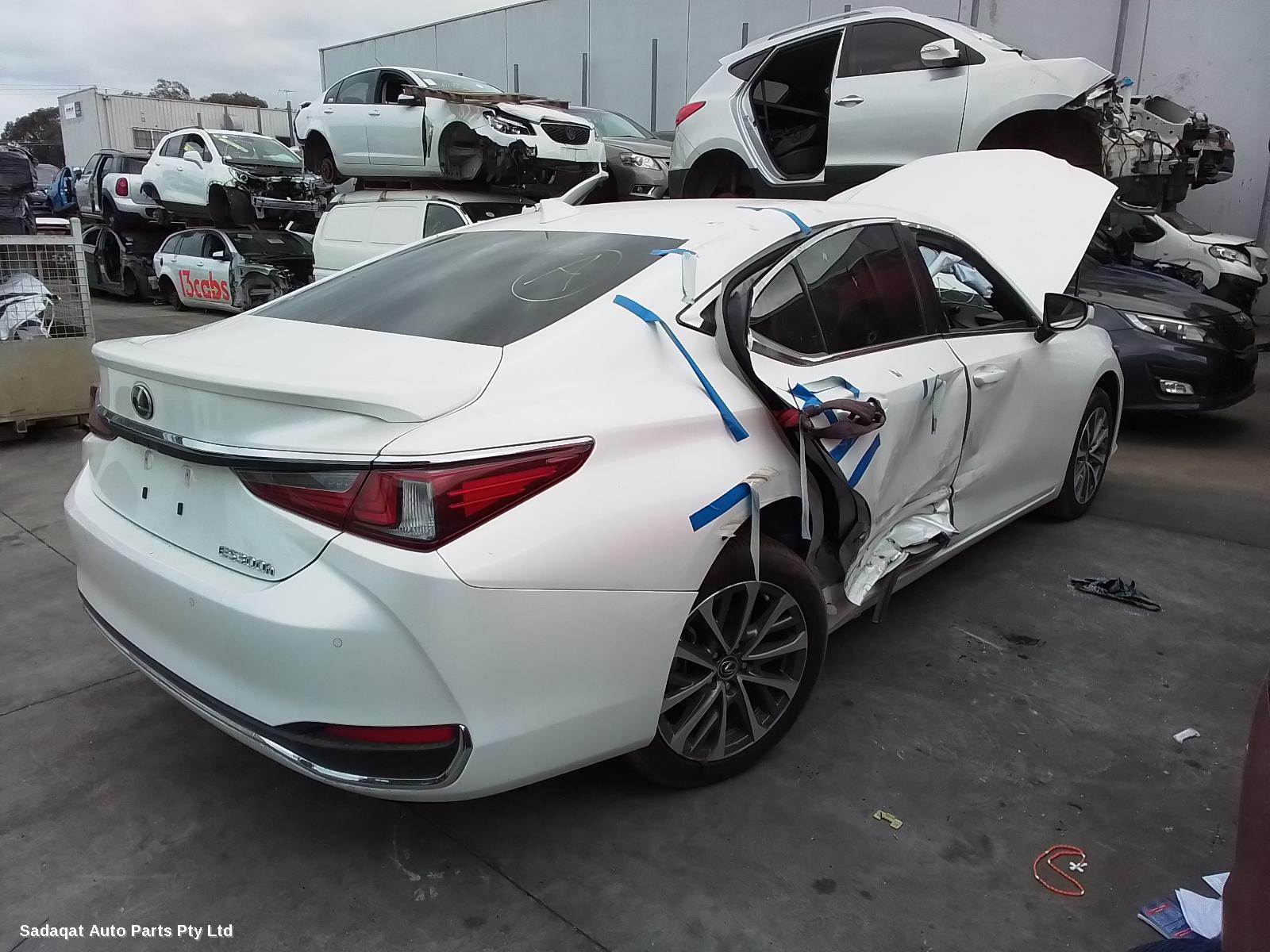 Lexus Es Series (13-) Left Headlamp