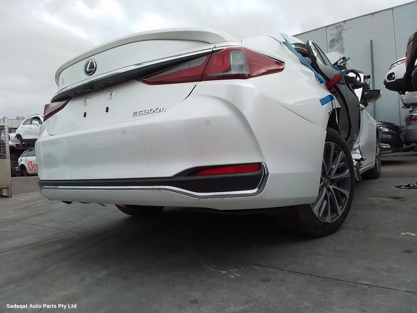 Lexus Es Series (13-) Left Headlamp