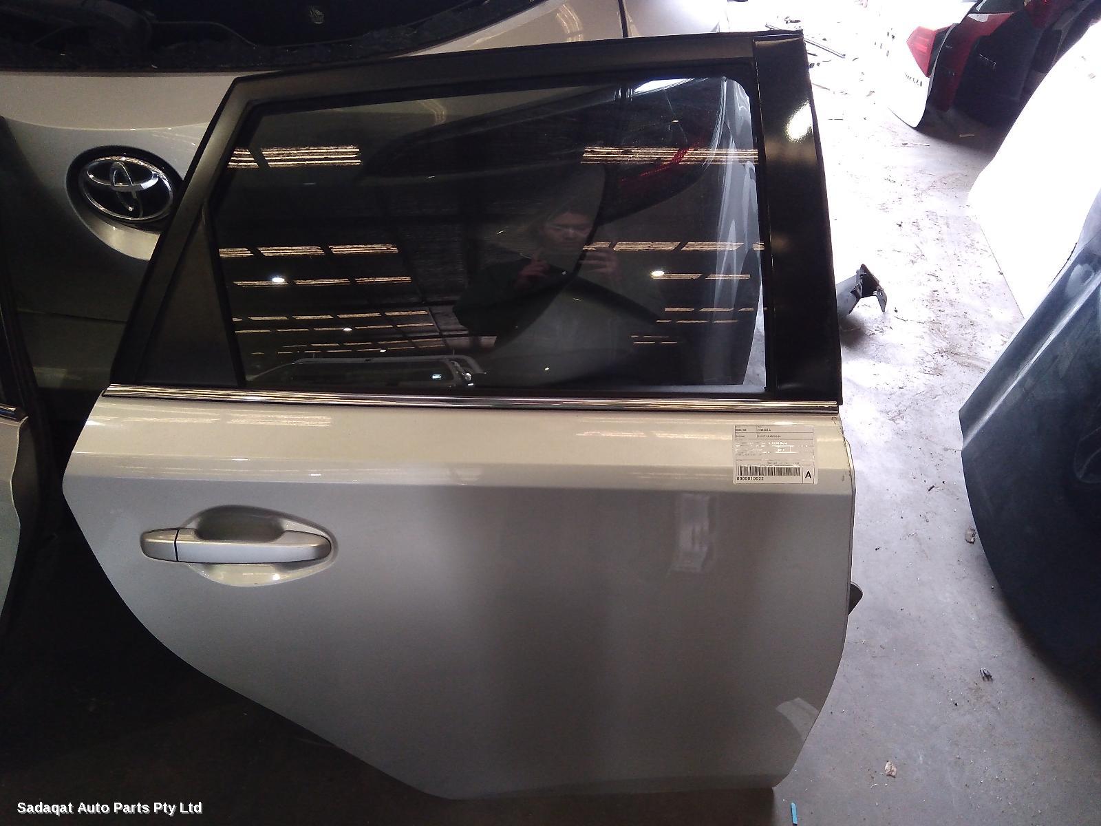 Toyota Corolla Right_rear_door_sliding