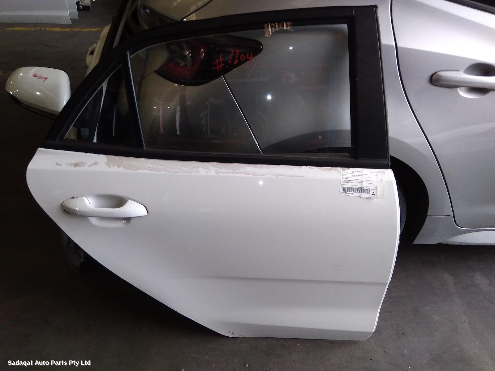 Kia Rio Right_rear_door_sliding