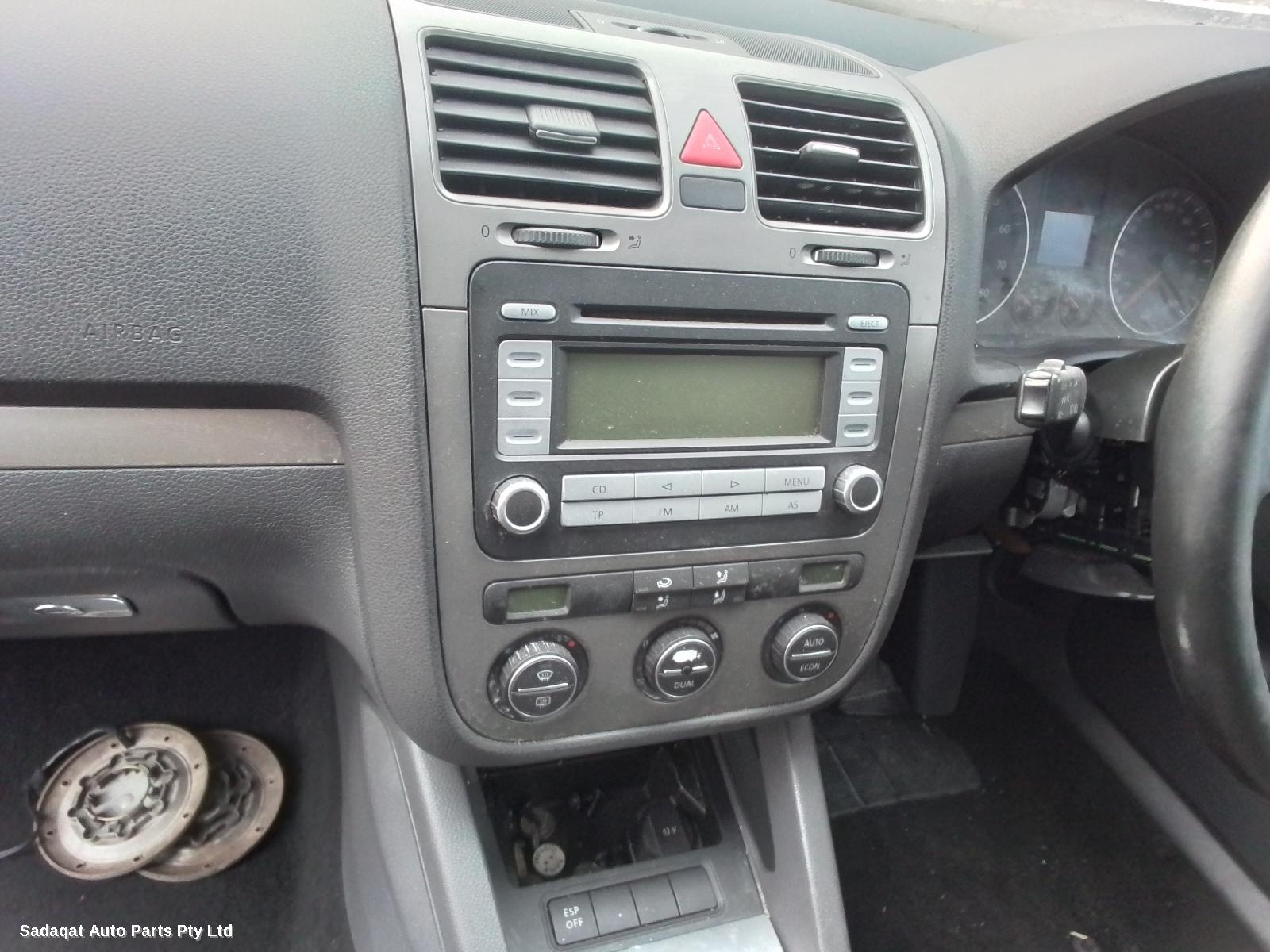 Volkswagen Golf Right Guard