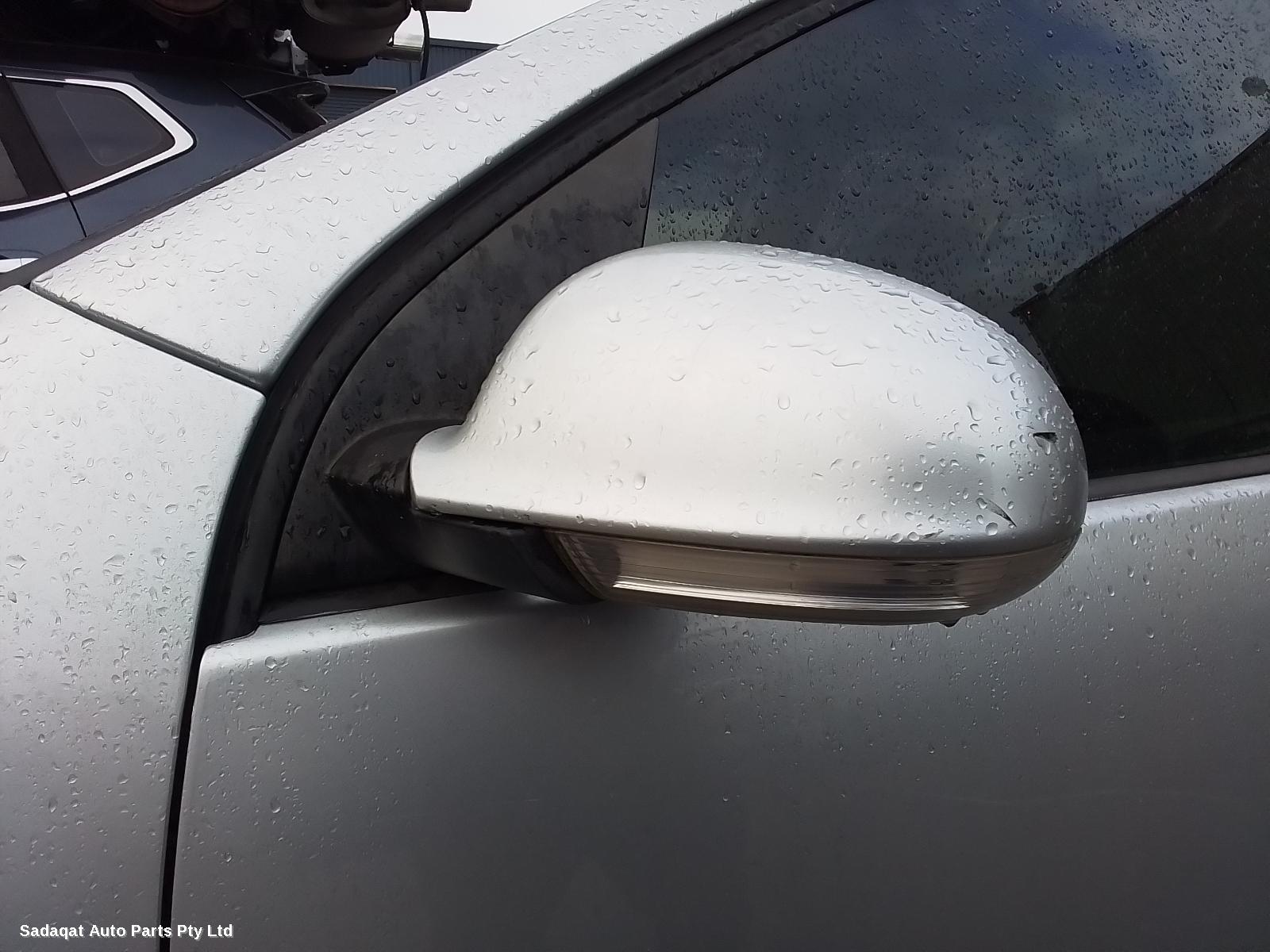 Volkswagen Golf Right Guard