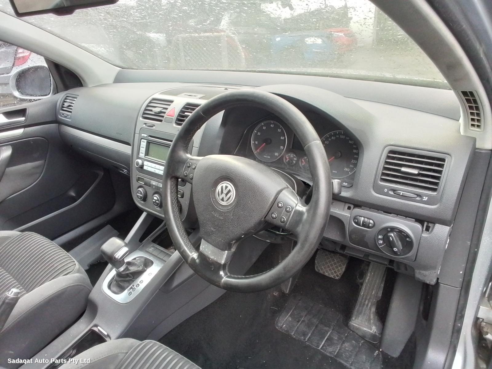 Volkswagen Golf Right Guard