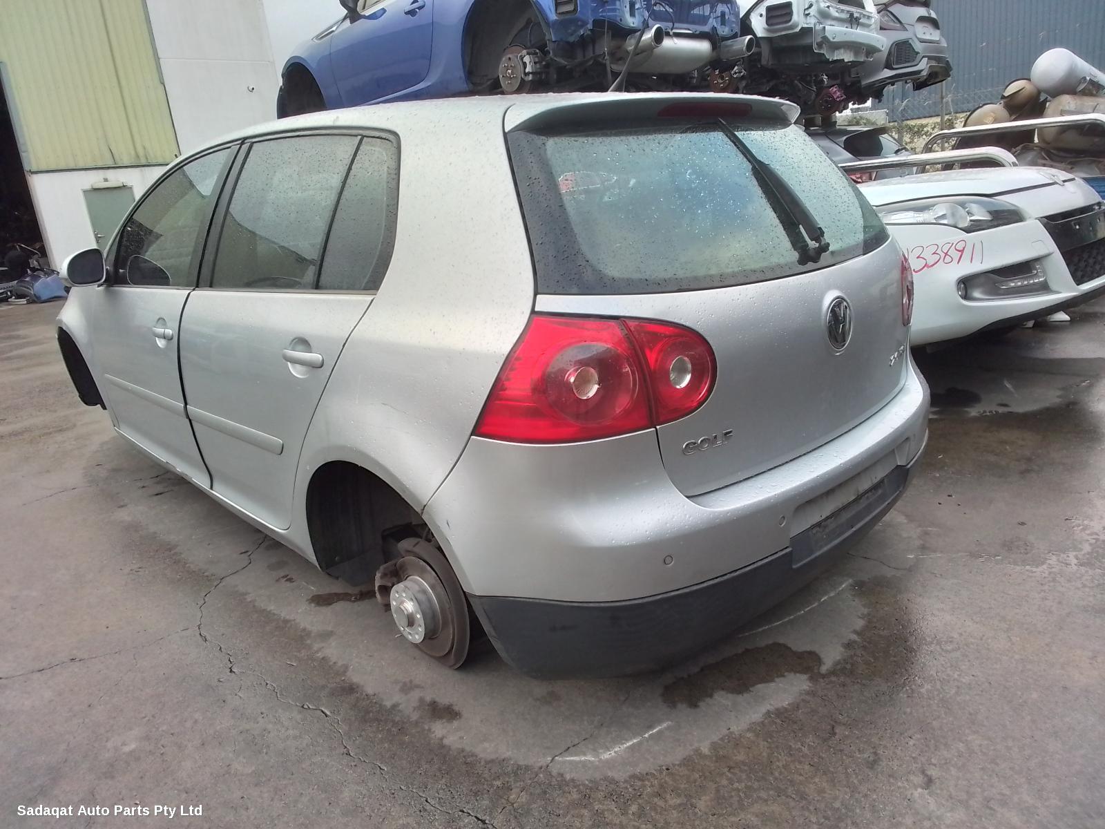 Volkswagen Golf Right Guard