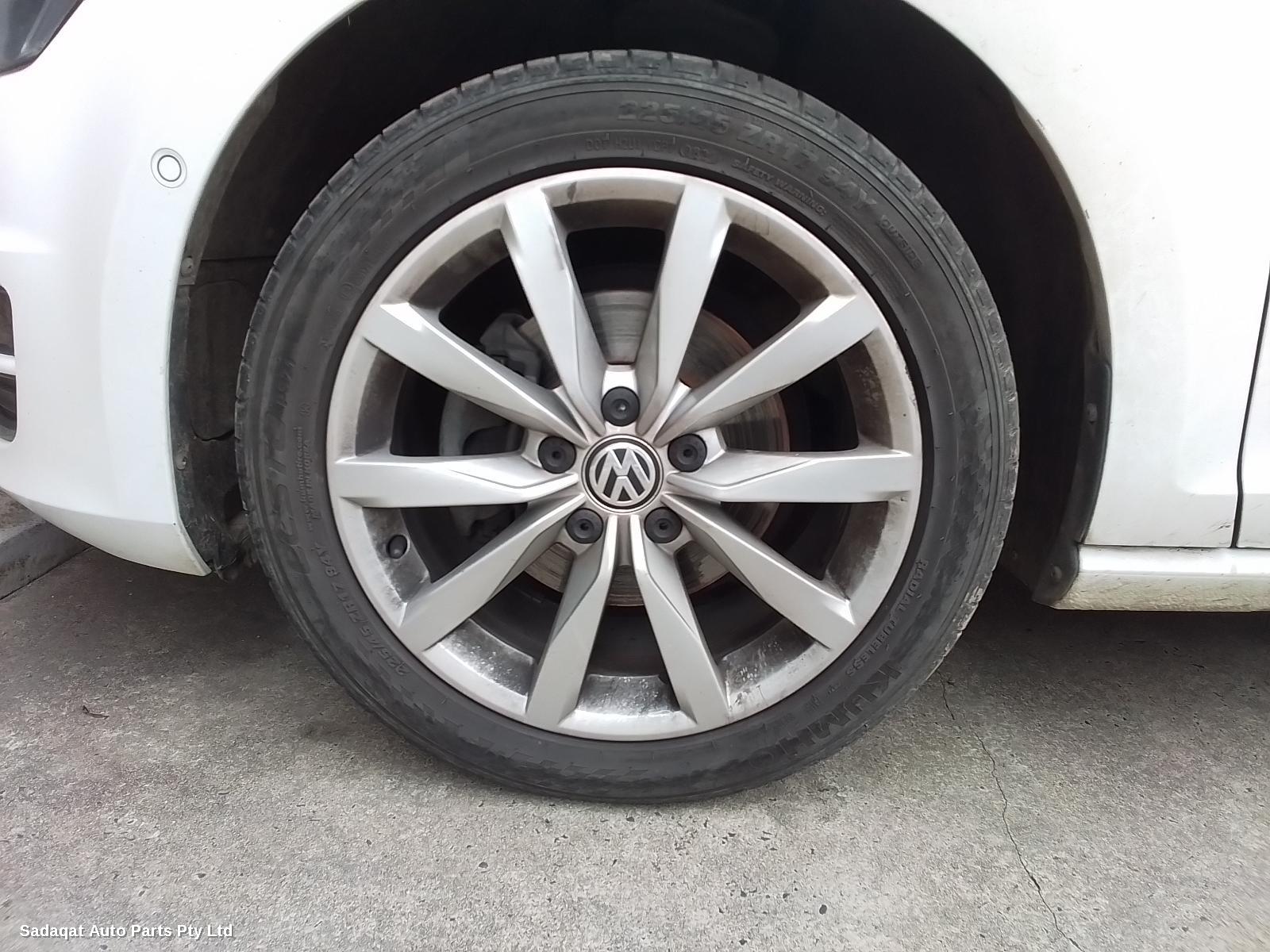 Volkswagen Golf Left Front Door