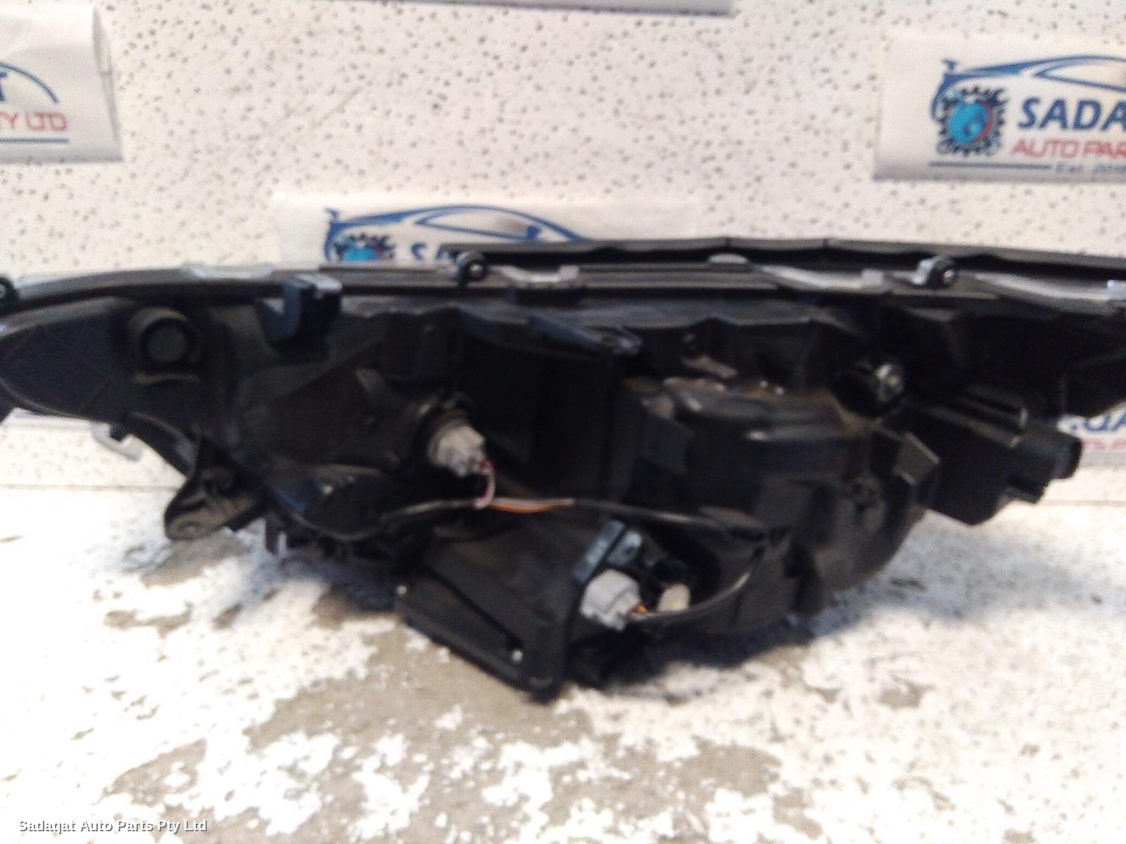 Toyota Rav4 Right Headlamp