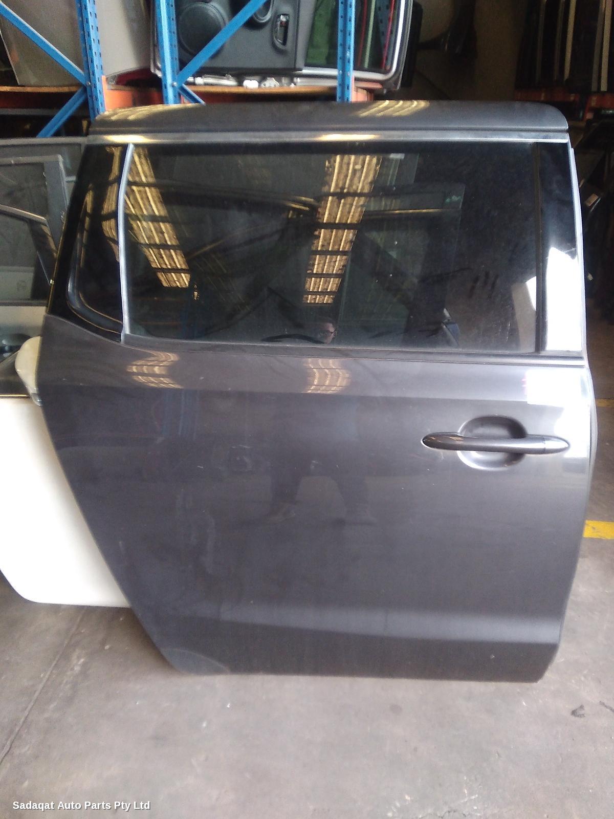 Kia Carnival/grand Carnival Right_rear_door_sliding
