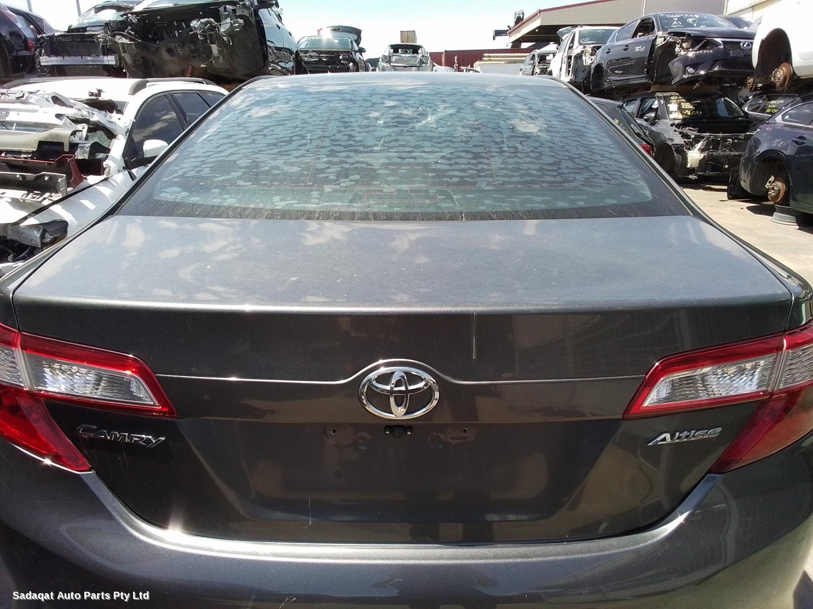 Toyota Camry Left Taillight