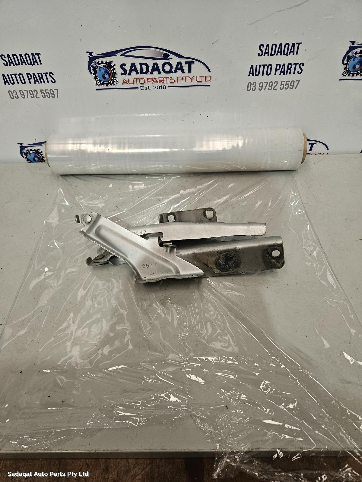 Nissan Navara Bonnet Hinge/strut