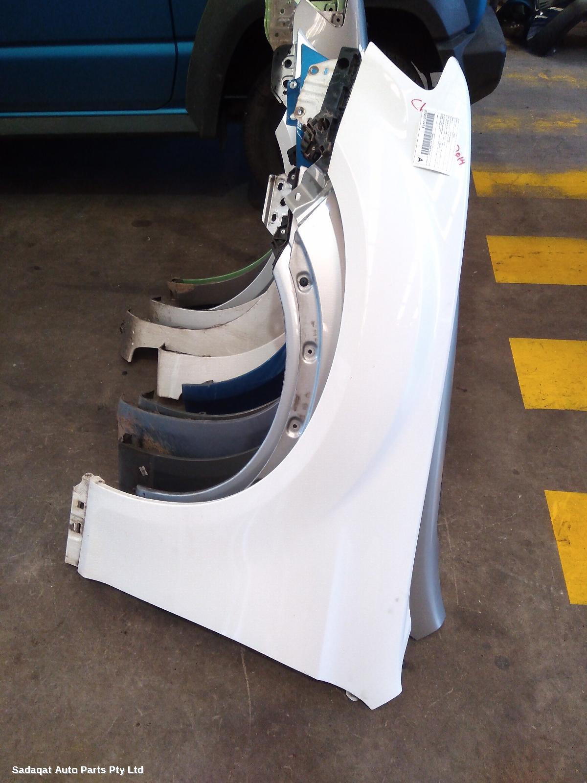 Chrysler 300c Left Guard