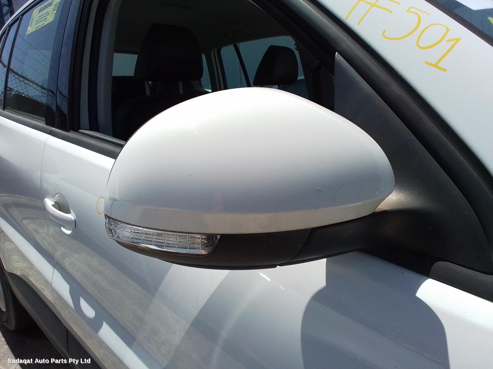 Volkswagen Tiguan Right Taillight