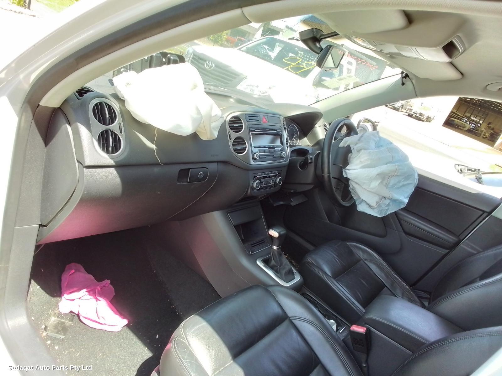 Volkswagen Tiguan Right Taillight