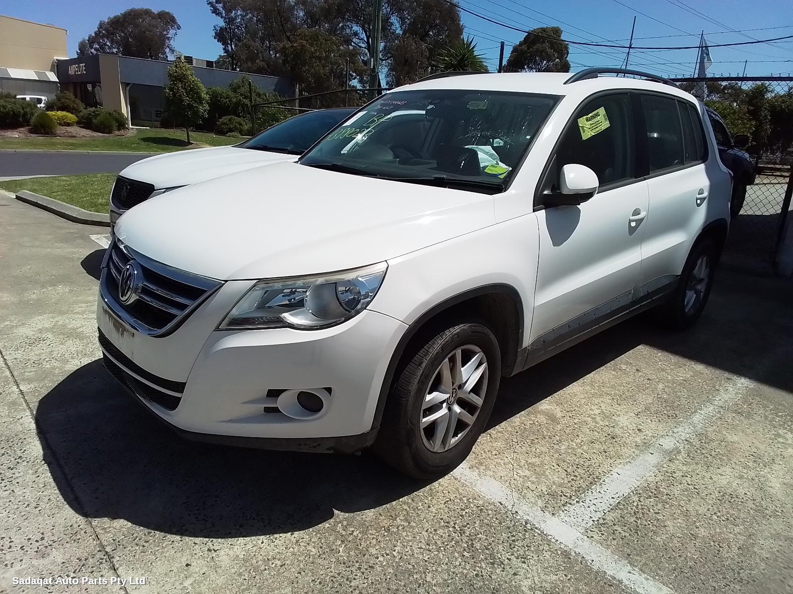 Volkswagen Tiguan Right Taillight