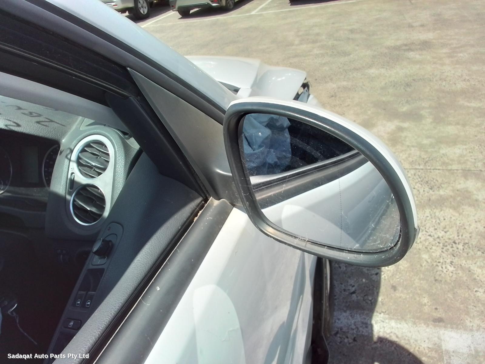 Volkswagen Tiguan Right Taillight