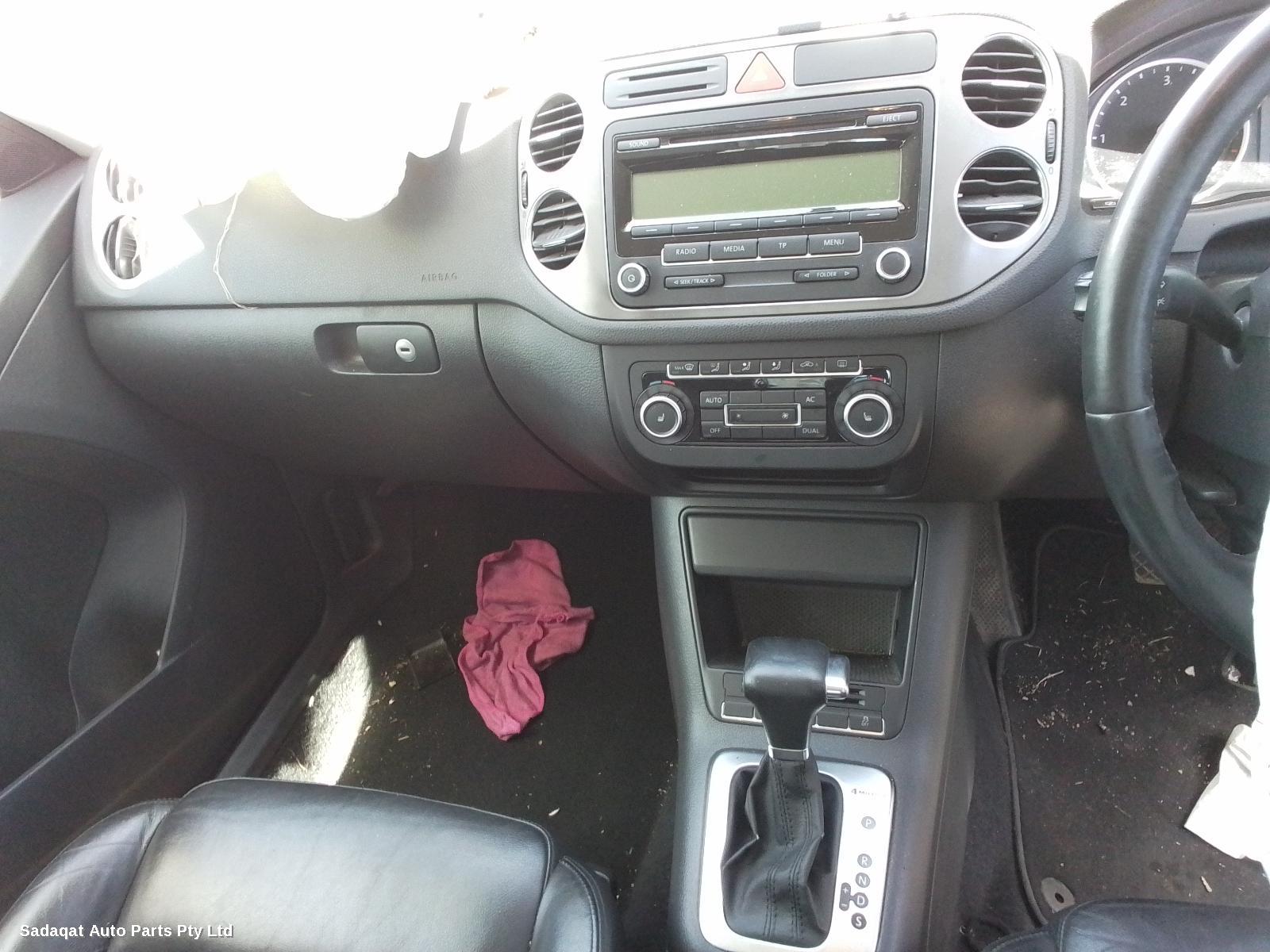 Volkswagen Tiguan Right Taillight