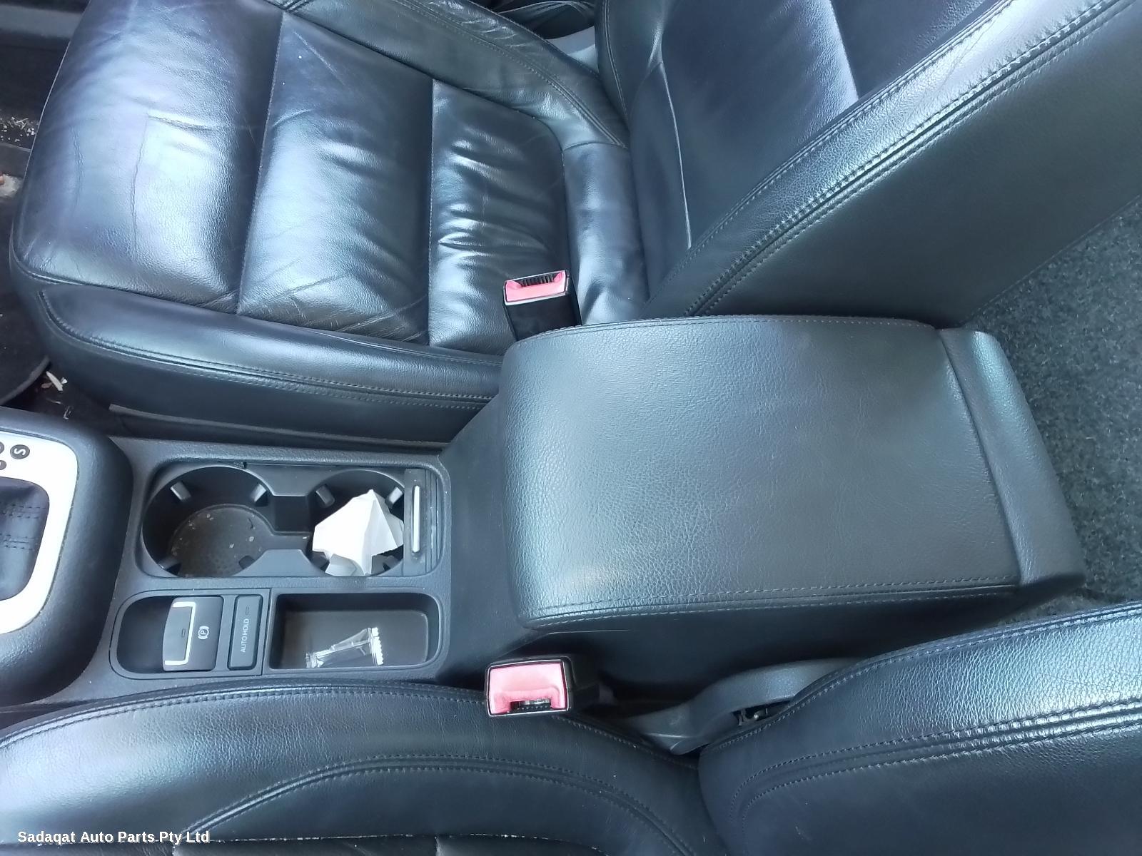 Volkswagen Tiguan Right Taillight