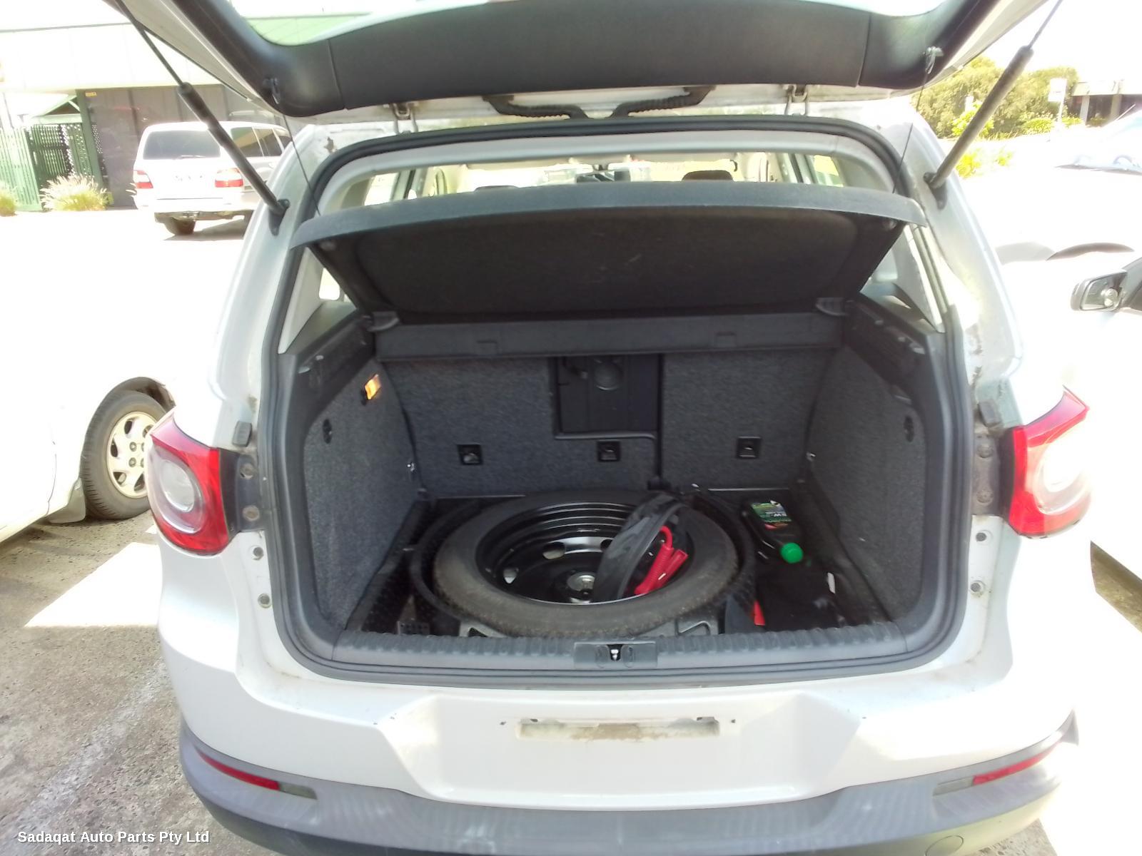 Volkswagen Tiguan Right Taillight