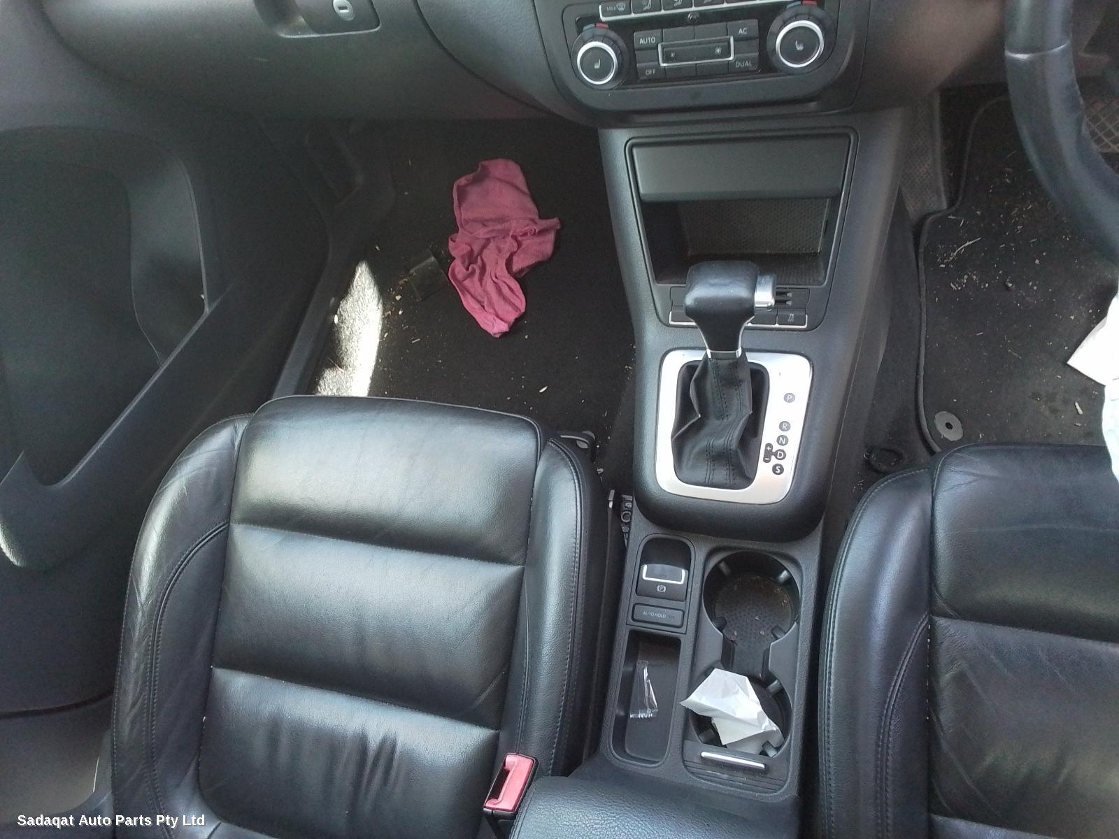 Volkswagen Tiguan Right Taillight