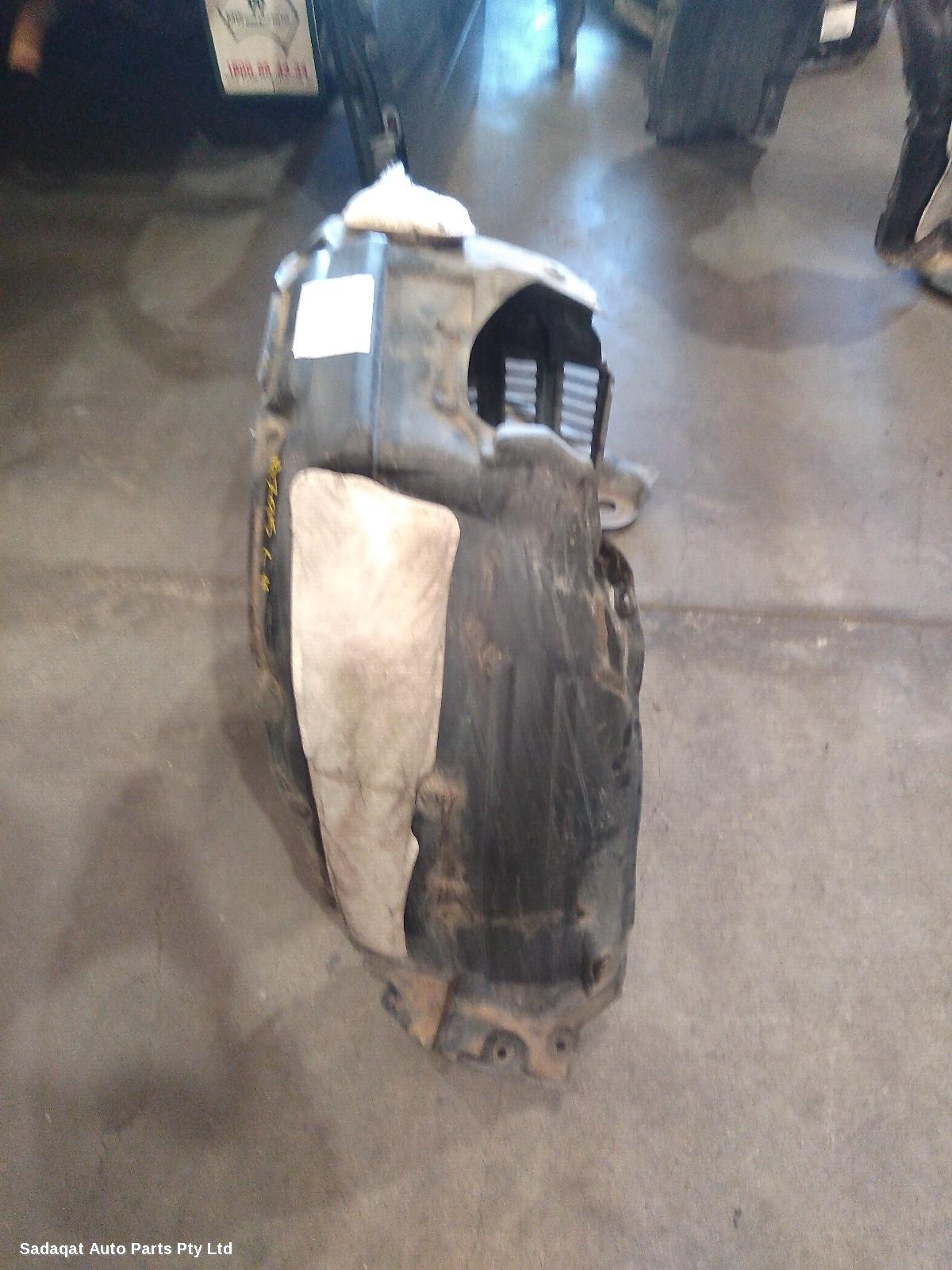 Toyota Kluger Left Guard Liner