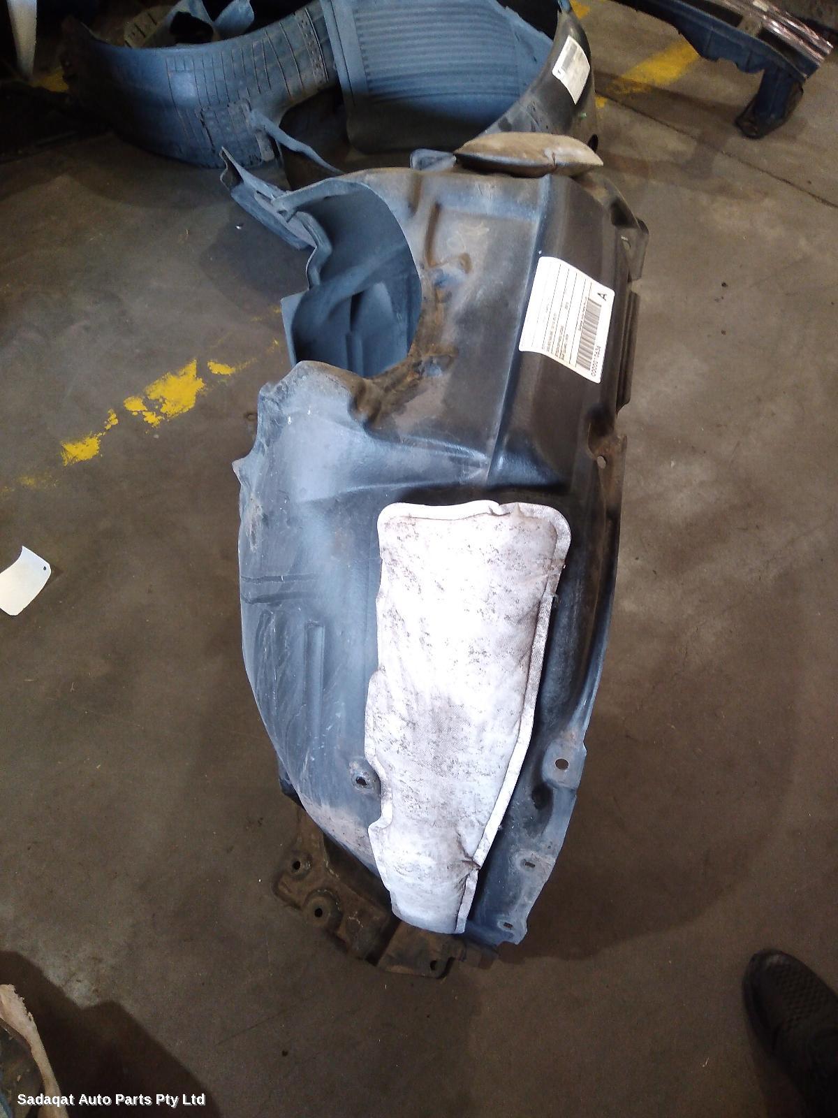 Toyota Kluger Right Guard Liner