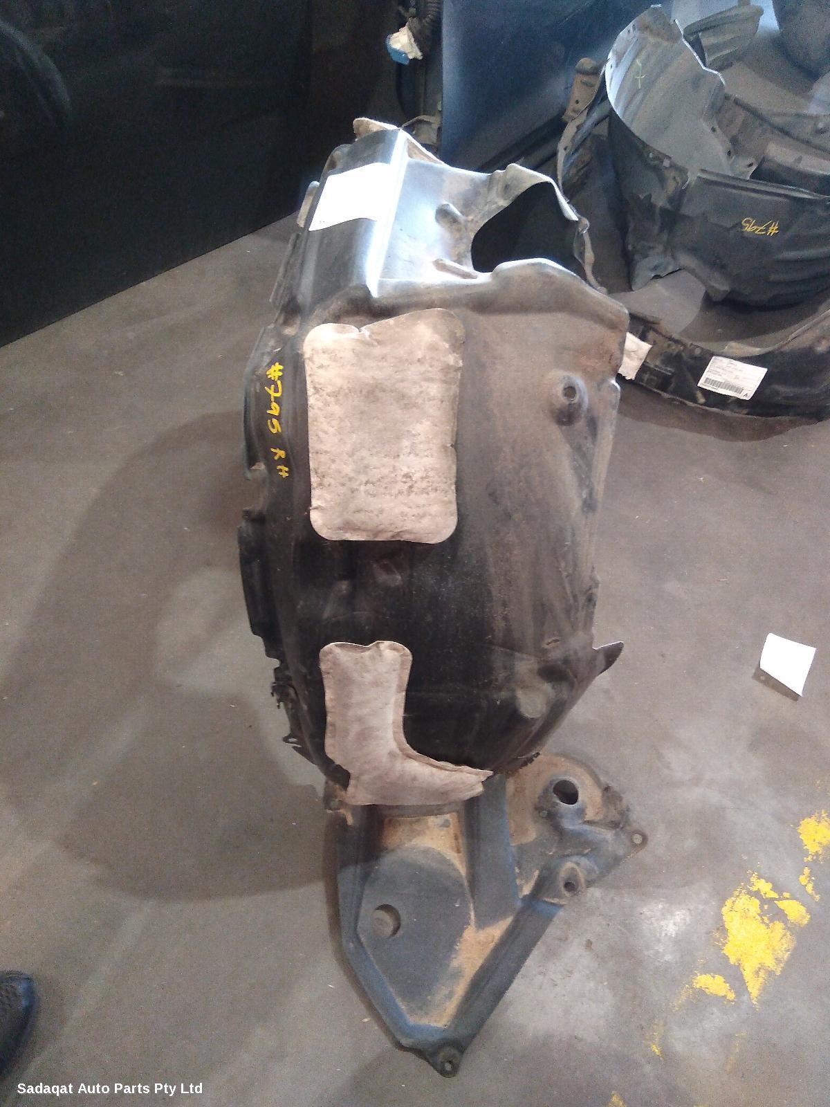 Toyota Kluger Right Guard Liner