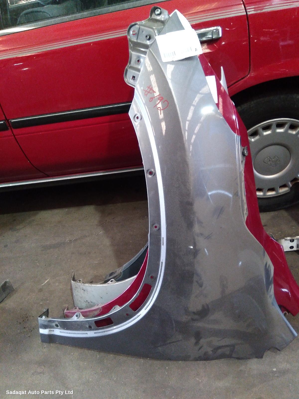 Toyota Kluger Left Guard