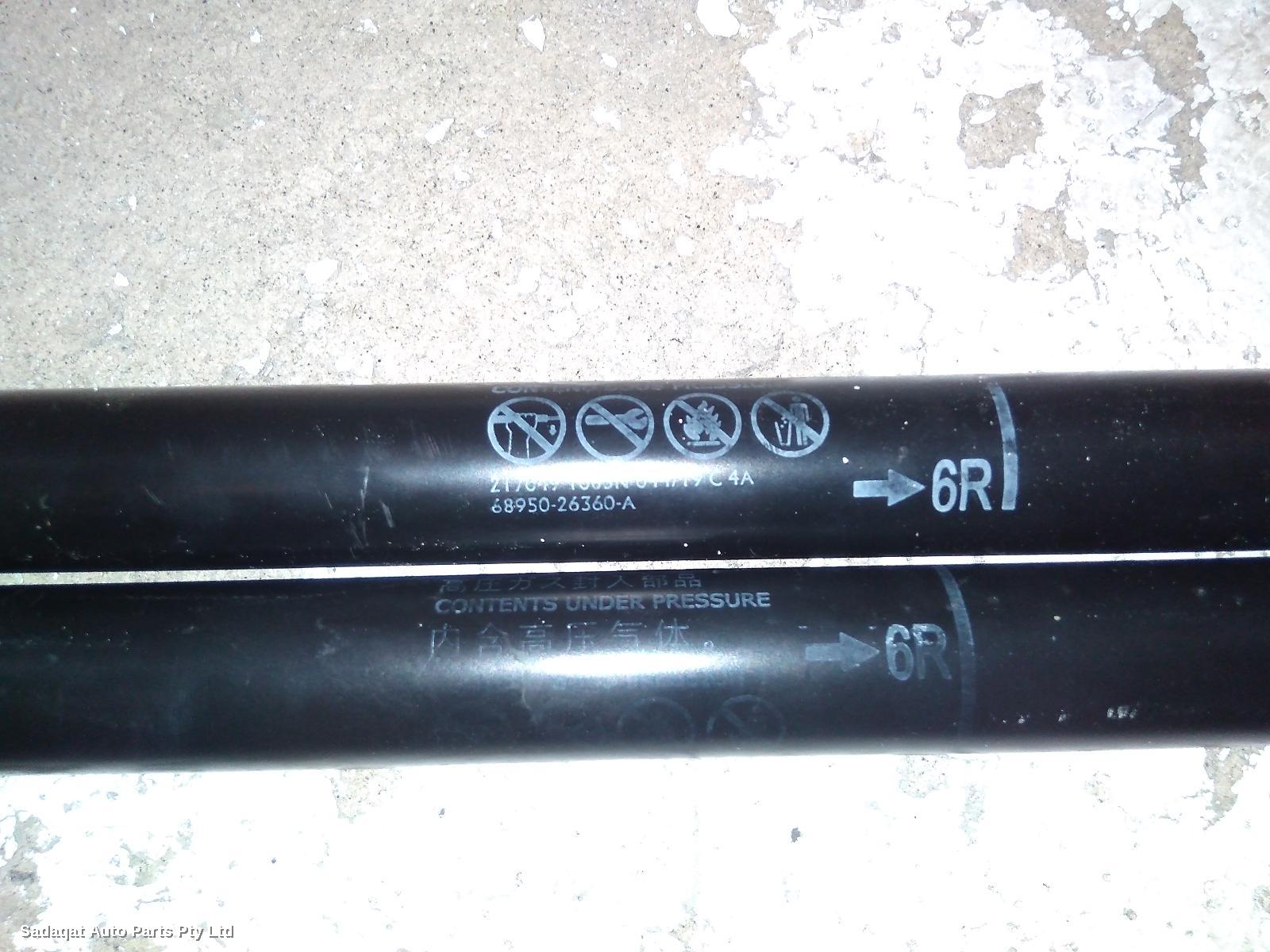 Toyota Hiace Hatch Strut