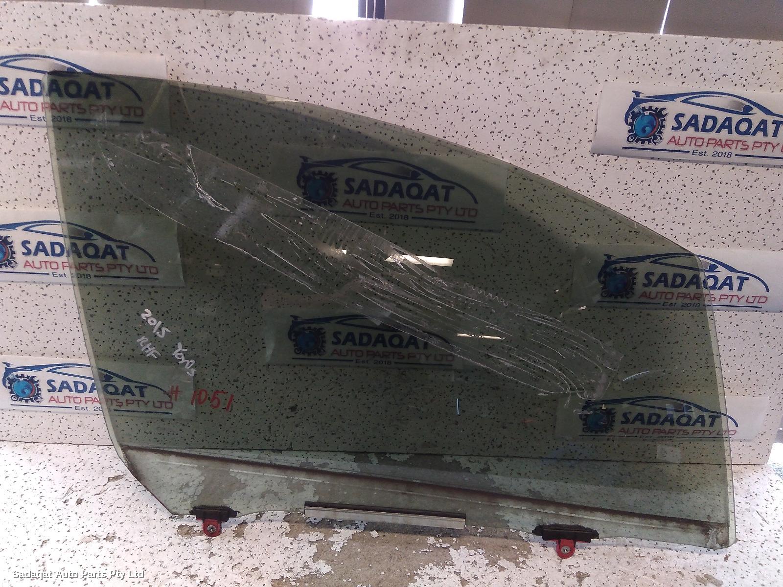 Toyota Yaris Right Front Door Window