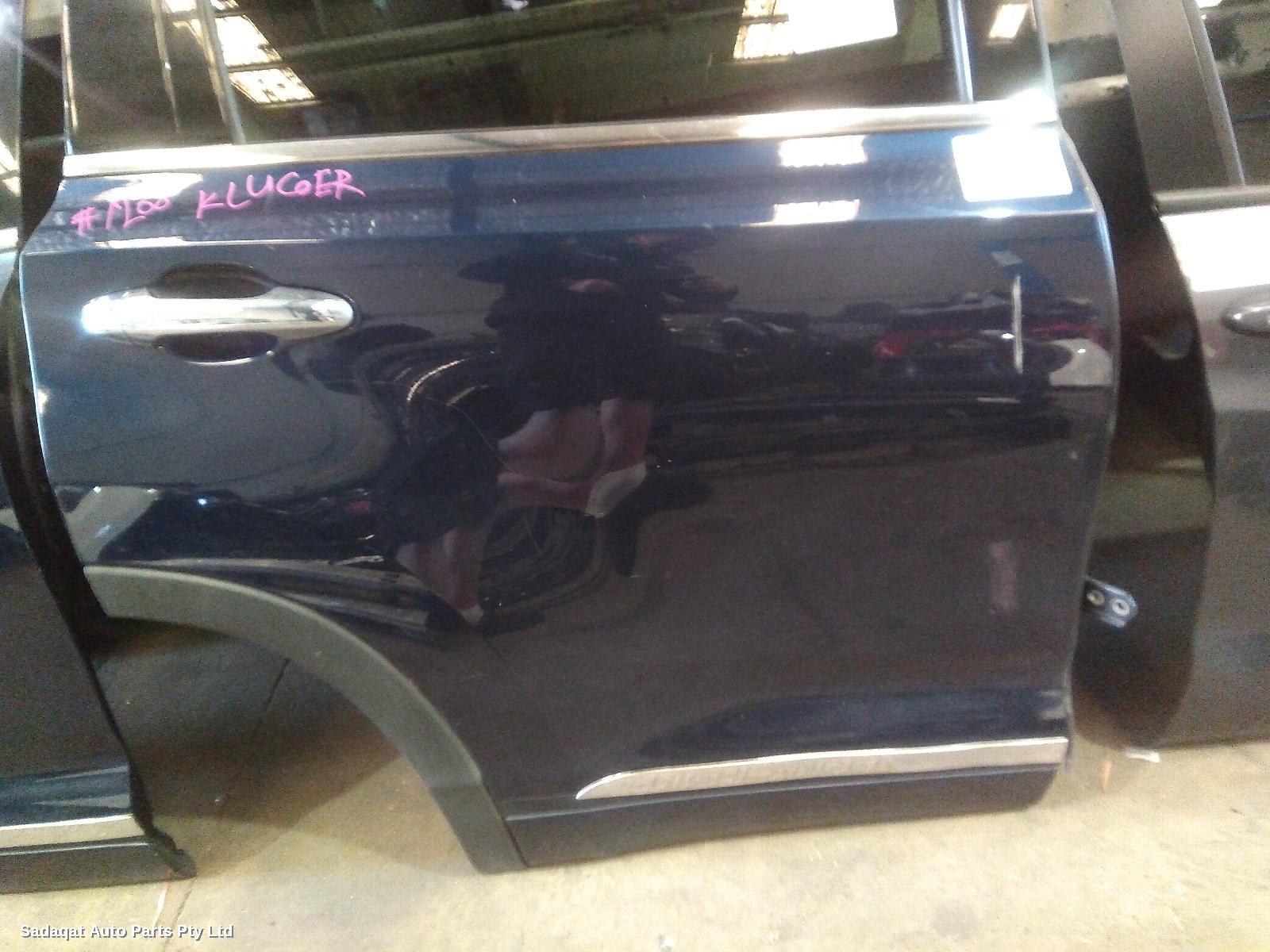 Toyota Kluger Right_rear_door_sliding