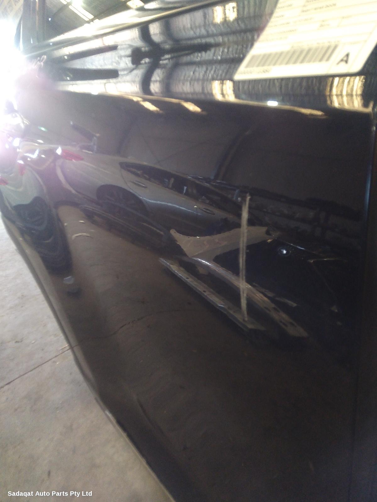 Toyota Kluger Right_rear_door_sliding