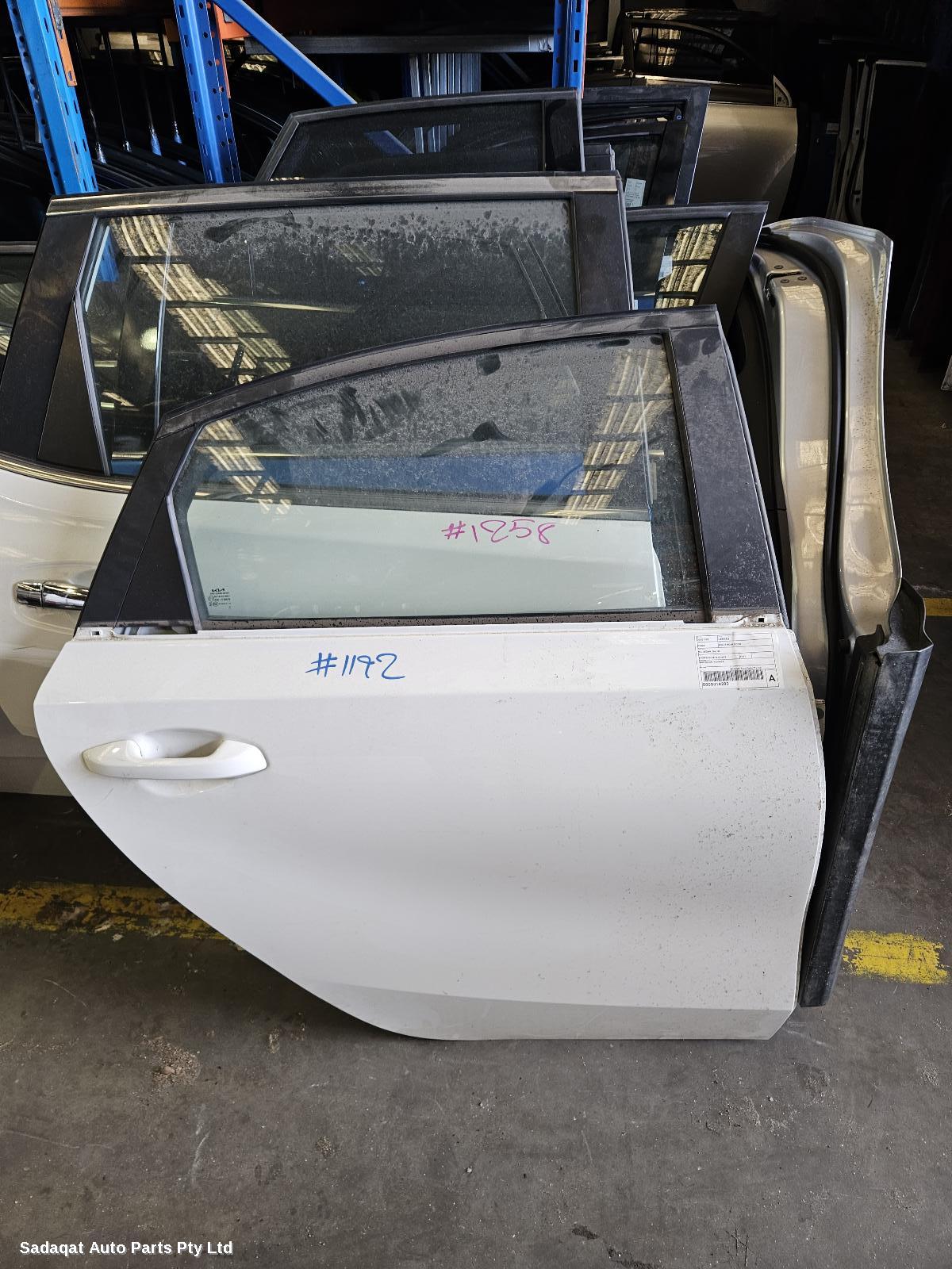 Kia Cerato Right_rear_door_sliding