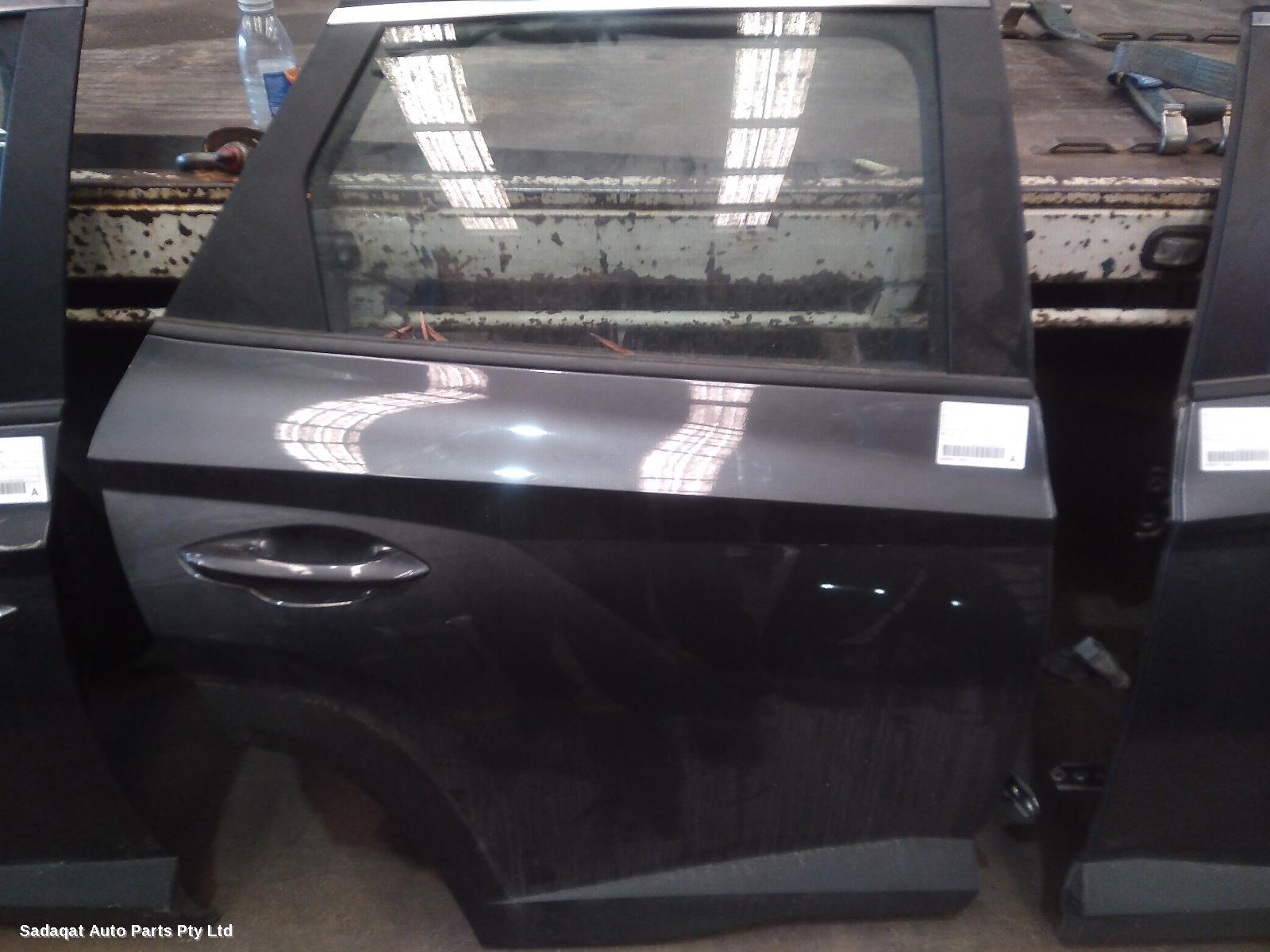 Hyundai Tucson Right_rear_door_sliding