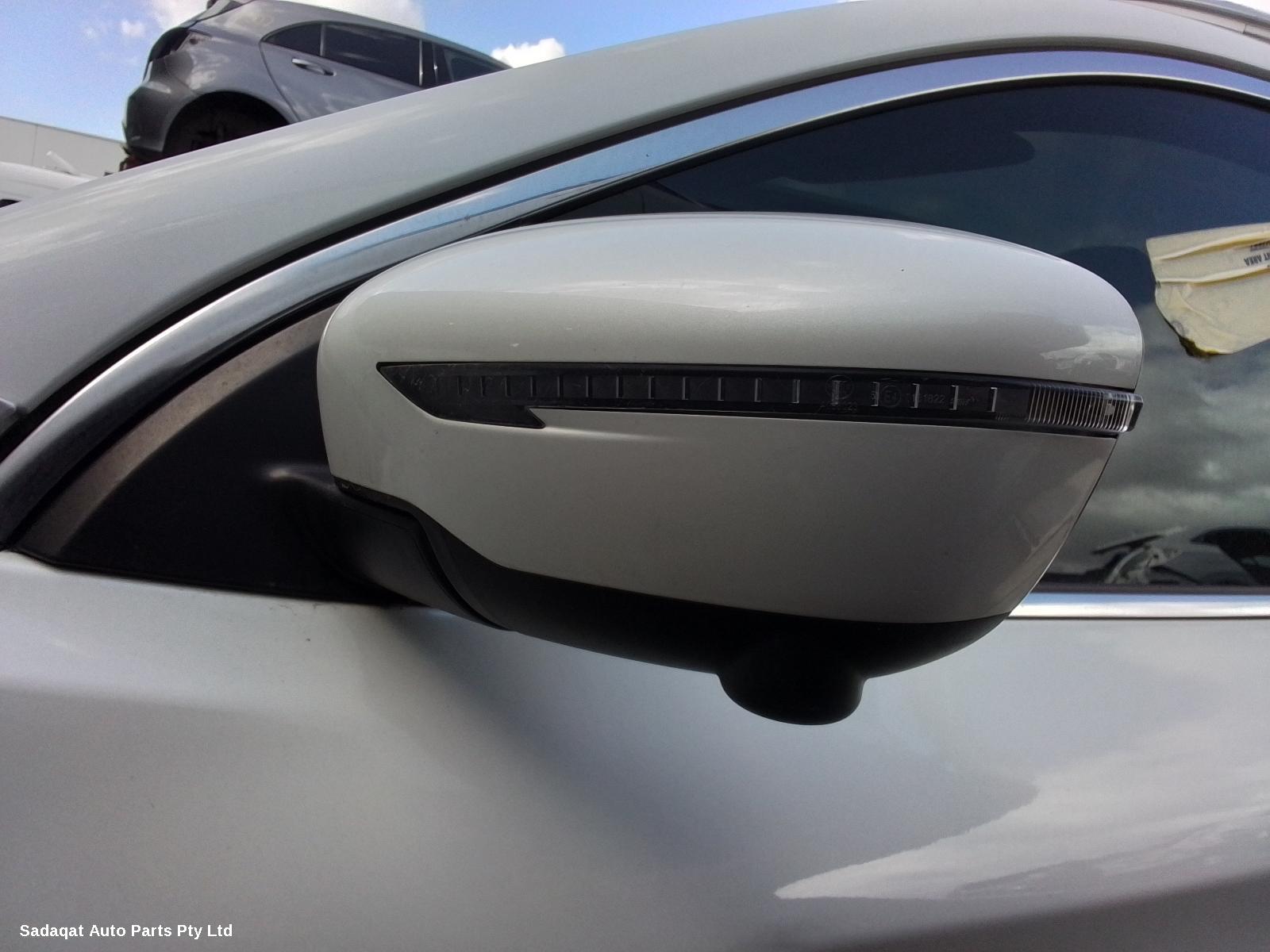 Nissan Qashqai Left Door Mirror