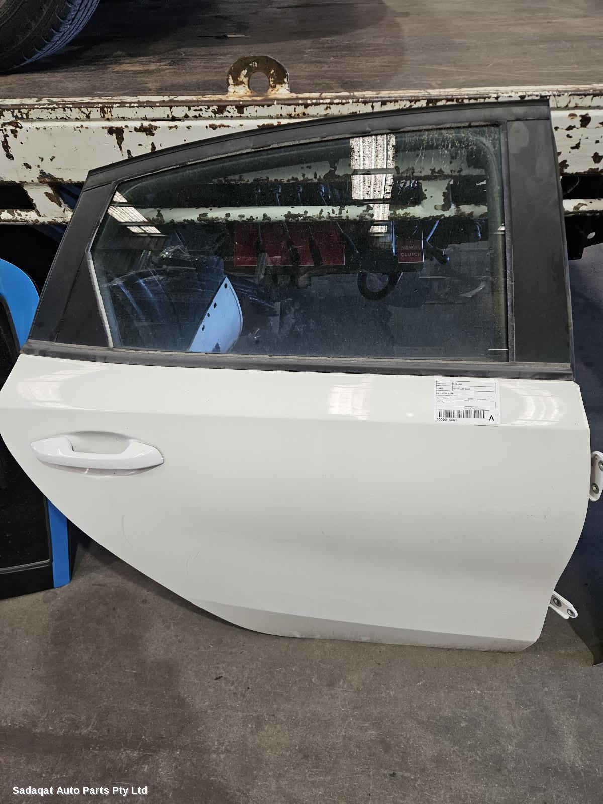 Kia Cerato Right_rear_door_sliding