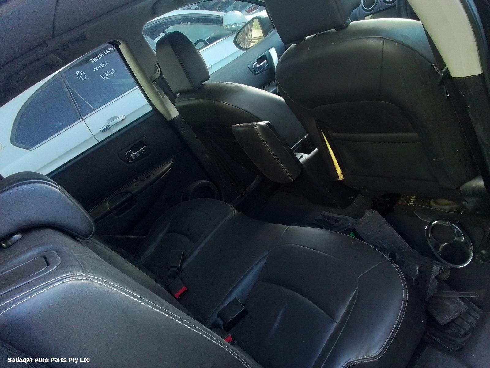 Nissan Dualis Front Seat